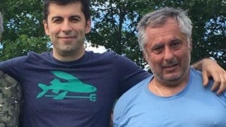 Предозиране: Бащата на Кирил Петков защитава Мустафа Емин