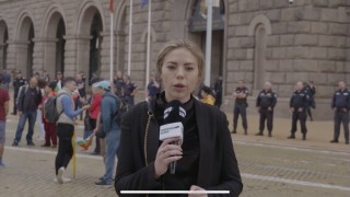 Ексклузивно в “Свободно слово”! БТР-ите, Трети март, скъпият ток и Паметникът на съветската армия изкараха протестиращи пред Министерски съвет