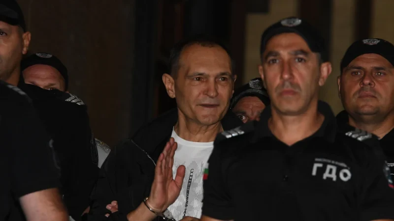 Васил Божков обслужван от личен иконом и бодигард в ареста