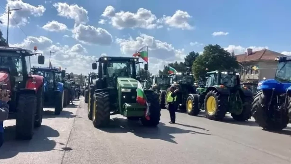 Край на протеста! Земедeлците прибират тракторите, подписват меморандум с кабинета