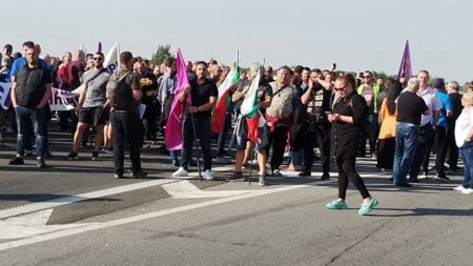Енергетиците вдигат блокадата на магистрала "Тракия"