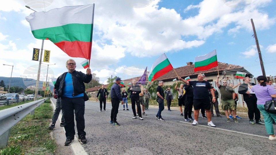 Протестиращите на АМ “Струма” губят търпение. Канят се да щурмуват София