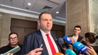 Пеевски: Исканият вот на недоверие към правителството е безплоден, пропиляно време за парламента ВИДЕО