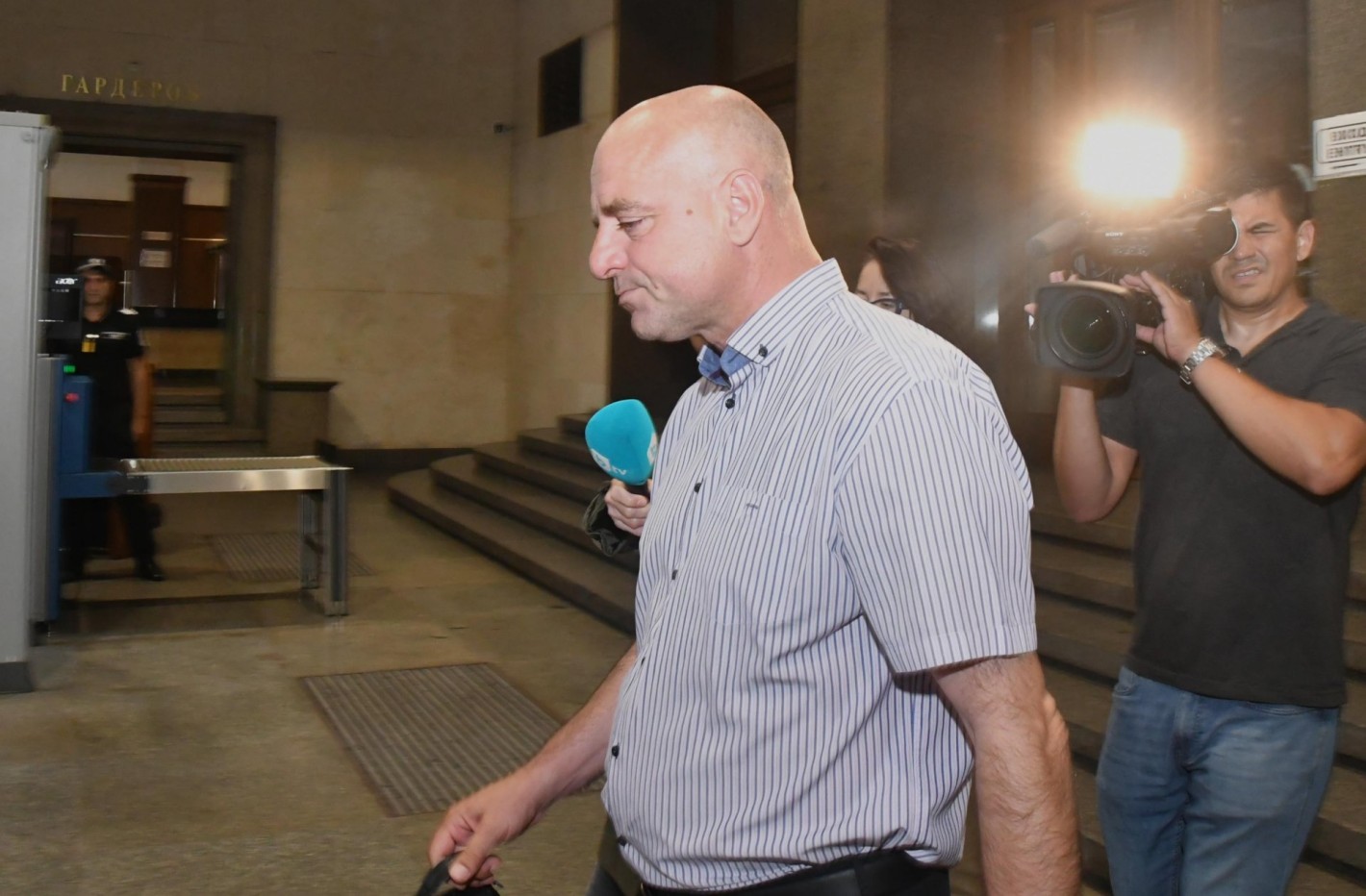 Задържаха пернишкия прокурор Бисер Михайлов за побой над жена му