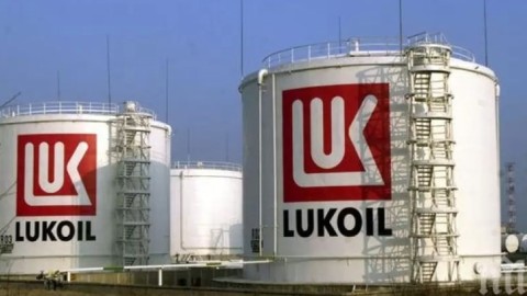 „Карлайл“ чака одобрението на САЩ да купи рафинерията на „Лукойл“ в Бургас и в още 16 държави