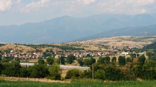 РАЗСЛЕДВАНЕ НА MEDIAMALL! Вижте как едно българско село с население от 600 души има 10 499 избиратели (Документ)