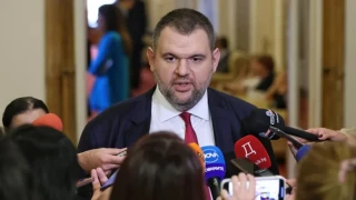 След скандала: Пеевски иска оставката на министър Стойнов, призова да не се гласува с машини