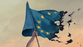 "ЕС е празна тенекия, в която дрънкат изработените в САЩ баналности