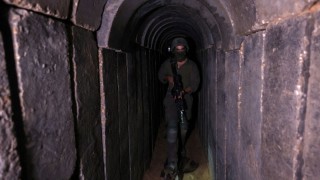 Баня, кухня и климатизирана заседателна зала. Какво се крие под тунелите на болница „Ал Шифа“ в Газа? /видео/