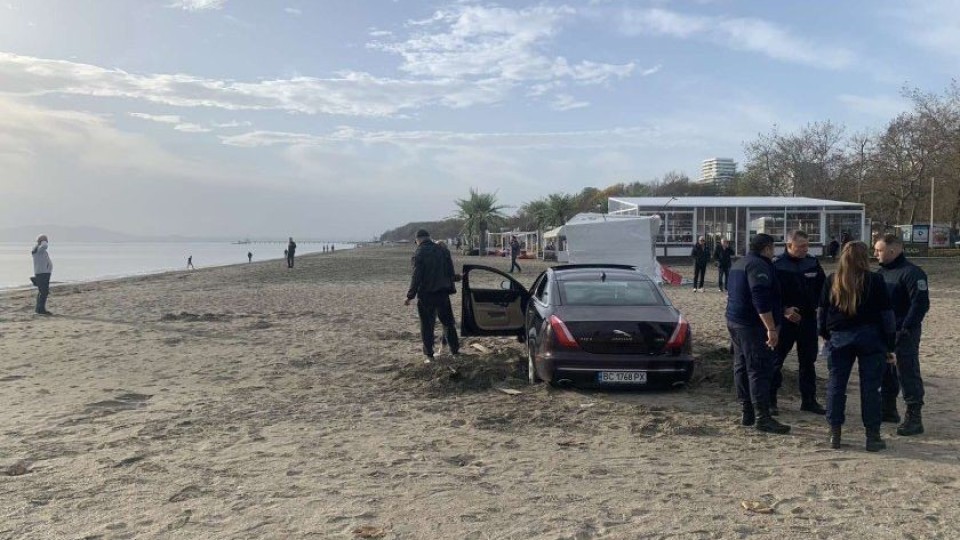 Луксозен автомобил с украинска регистрация заседна на Северния плаж в Бургас