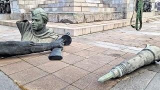 Престъпление: Ето коя фирма реже Паметника на Съветската армия незаконно – без договор за демонтаж (РАЗКРИТИЯ)