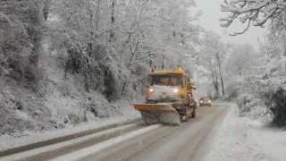 Снеговалежите затвориха пътища на места в страната