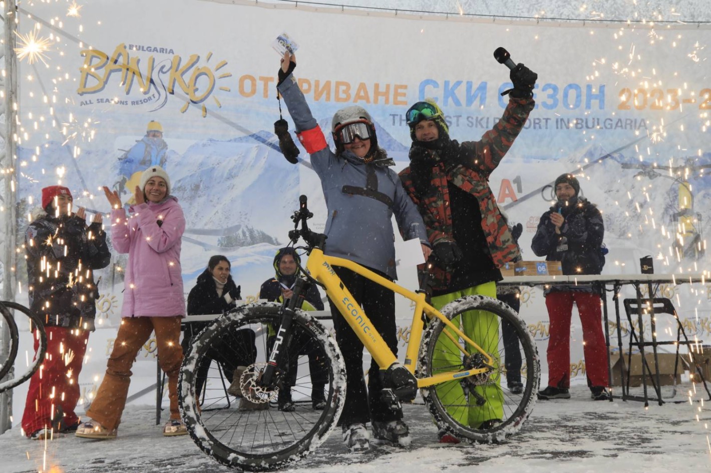 Банско откри ски сезона с много сняг и куп награди - Снимка 3