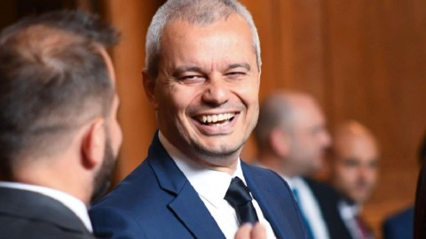 Нарцисизмът на Костадинов уби алтернативата „Волгин“ в името на петпроцентовото си его