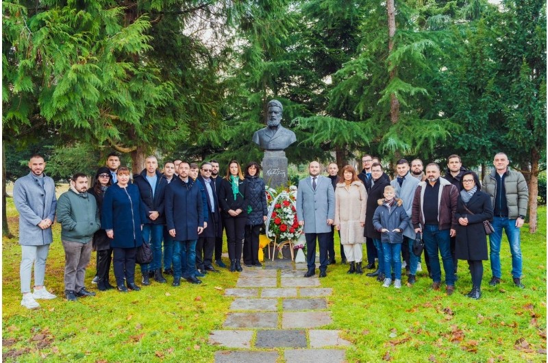ГЕРБ-София почете паметта на Ботев, традиционния Богоявленския водосвет и Освобождението на столицата - Снимка 8