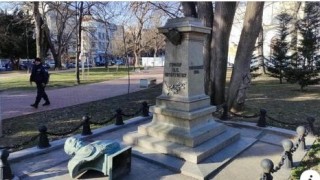 МВР: Камери са заснели извършителя на вандалския акт срещу паметника на граф Игнатиев във Варна