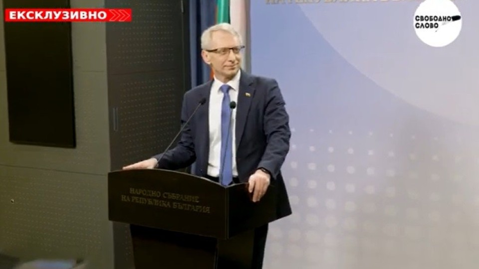 Ексклузивно в “Свободно слово”! Жега посред зима! Премиерът Денков отговаря на въпроси в парламента! (ВИДЕО)