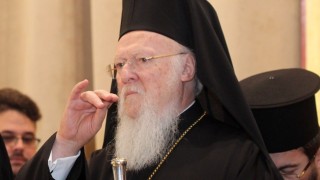 Кой разреши на истанбулския патриарх Вартоломей да опее блаженопочившия Неофит на гръцки?