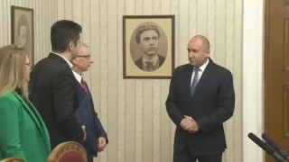 Радев връчва втория мандат на ПП-ДБ, Денков го върна