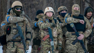Ще успее ли Украйна да набере нови войници, без да унищожи цяло поколение?