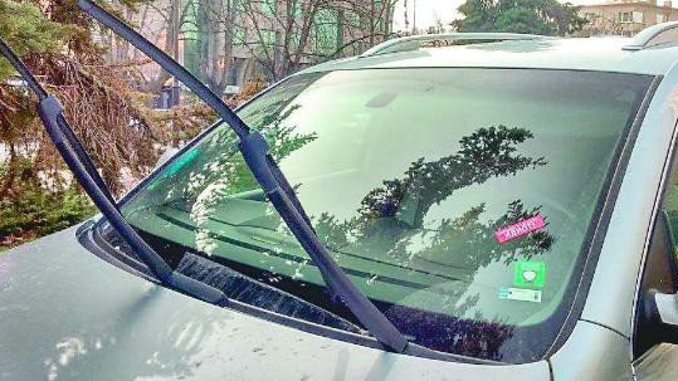 Войната за паркиране: Счупени чистачки и сплашващи бележки