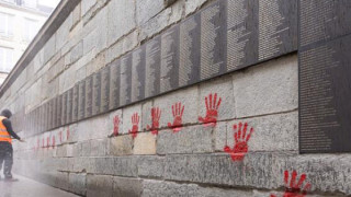 Политико: Вандали, осквернили мемориала на Холокоста в Париж, са проследени до България