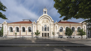 Звън на часовник оповести откриването на Централни хали