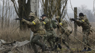 Украйна по-твърда към мъжете: Тежки санкции за бягащите от военна служба