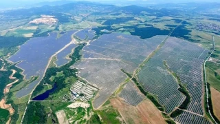 Инсталираха 834 000 фотоволтаични панела край Пазарджик за най-големия соларен пaрк в Източна Европа