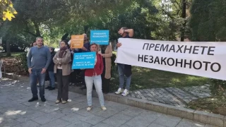 Столичани на протест: Искат оставката на Васил Терзиев и зам.-кмета Иван Василев