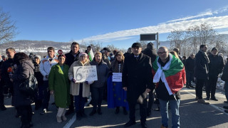 Протест заради липсата на ток затвори за час пътя София-Варна при пътен възел "Абланица"