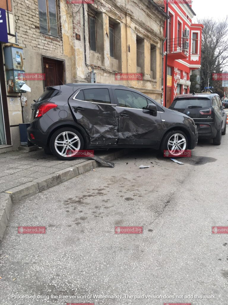 ИЗВЪНРЕДНО: Тодор Попов спретна меле в Пазарджик с БМВ за 150 бона (СНИМКИ)