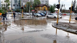 След дъжда: "Реки" потекоха по булеварди в София СНИМКИ