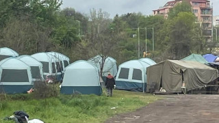 Така изглежда ромския бежански лагер на промяната в Захарна фабрика, близо да центъра на София