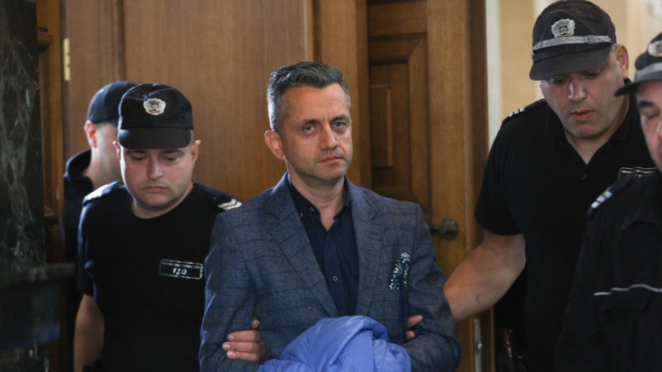 Окован! Доведоха шефа на пловдивската митница Мирослав Беляшки в София