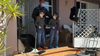 Полицията спаси деца, заключени от родителите им 4 г. заради страх от Ковид