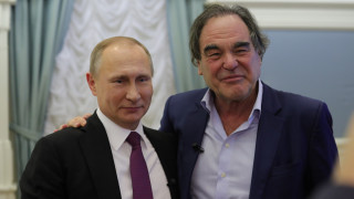 Оливър Стоун, Емир Кустурица и Стивън Сегал уважиха Парада на победата в Москва