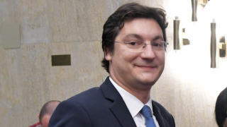 Зарков срещу референдума: Новият символ на страхливата политика