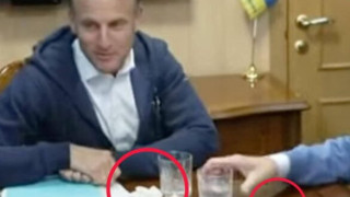 СКАНДАЛНО ВИДЕО! МАКРОН, МЕРЦ И СТАРМЪР ВЪВ ВЛАКА ЗА КИЕВ С ПАКЕТЧЕ БЕЛО ПРЕД ТЯХ НА МАСАТА! МАКРОН ГО СКРИВА В ДЖОБА СИ, А МЕРЦ КРИЕ МЕРИТЕЛНАТА ЛЪЖИЧКА ЗА БЕЛО В ШЕПАТА СИ! /ВИДЕО/