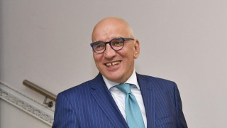 Тоя неграмотник виждал ли е какво са направили казахите с държавата си?