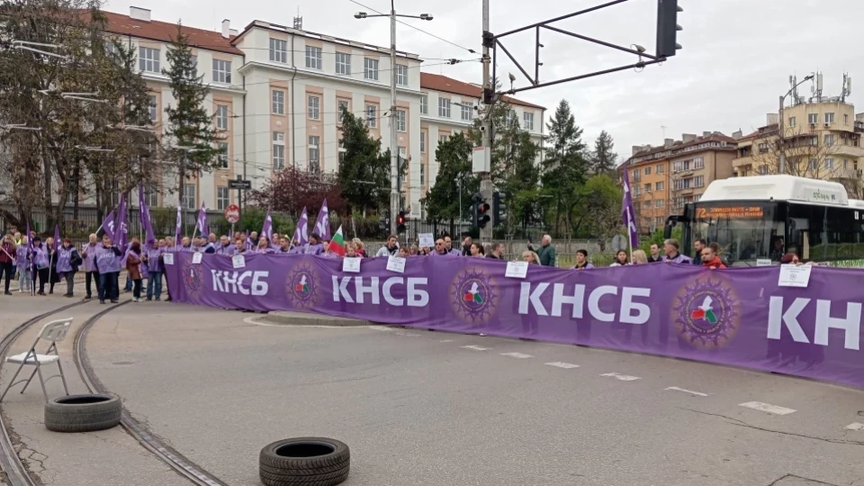 Протест спря градския транспорт в София