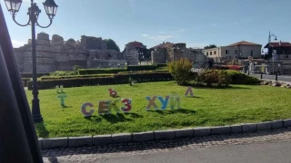 Секз х*й посрещна туристите тази сутрин пред входът на Стария Несебър