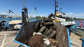 Водолази почистваха пристанището в Созопол