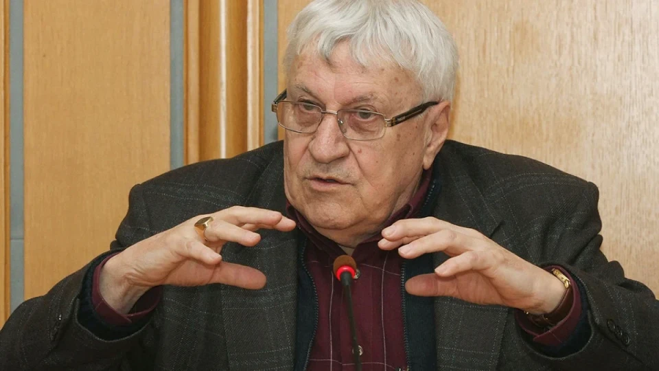 Проф. Андрей Пантев: Сирената трябва да е тревожна