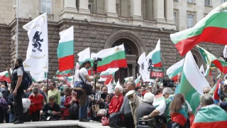 Протест срещу еврото блокира центъра на София (СНИМКИ)