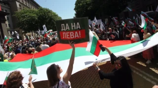 Протестът срещу еврото в "триъгълника на властта" продължава с пълна сила (СНИМКИ и ВИДЕО)