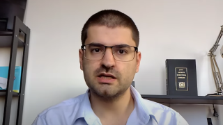 Всички, които днес празнуват влизането в еврото е добре да държат положителен тон