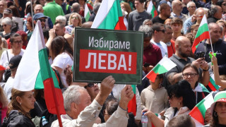 Протестът в защита на лева тръгна по софийските улици, гражданите се опитаха да стигнат до сградата на ЕК