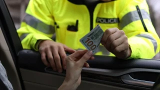 Катаджии въведоха рушветите в евро