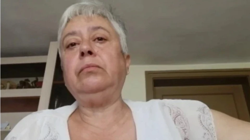 Бабата на битото дете: Бащата удряше главата му в бетона и го налагаше с точилка